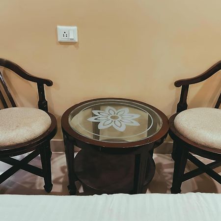 ורנאסי Hotel S L E Residency מראה חיצוני תמונה