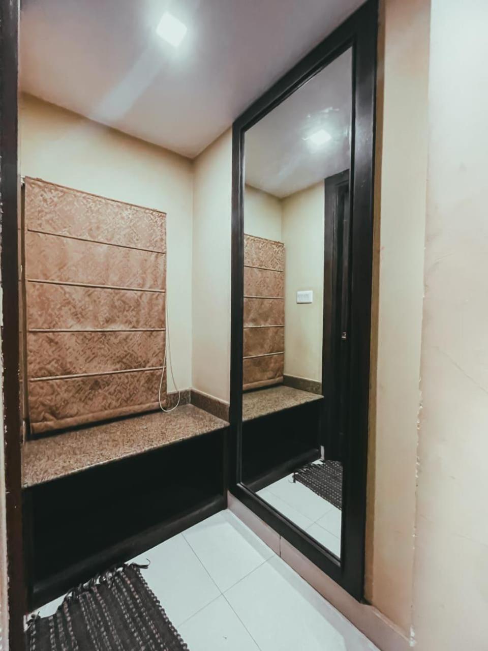 ורנאסי Hotel S L E Residency מראה חיצוני תמונה