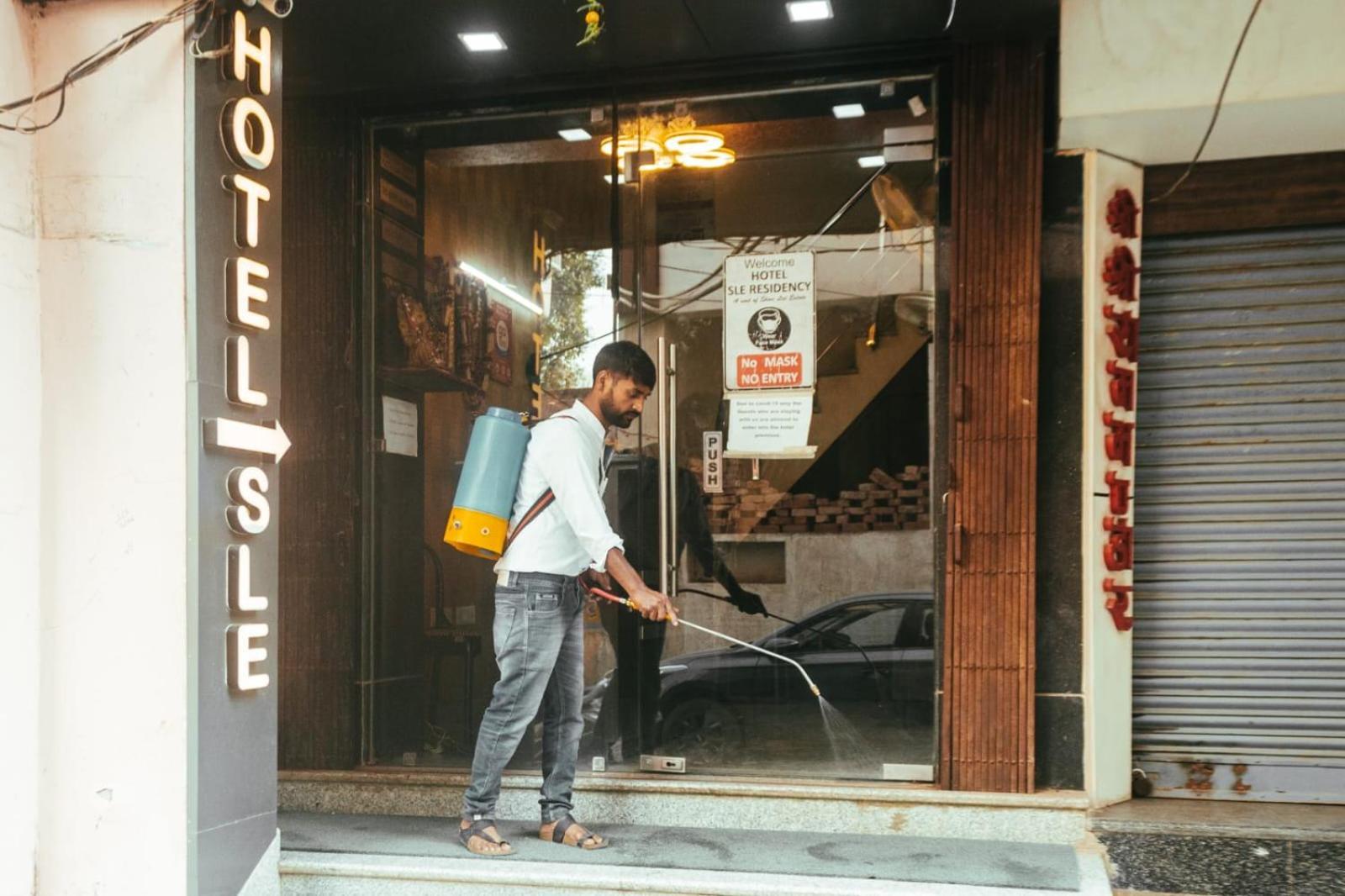 ורנאסי Hotel S L E Residency מראה חיצוני תמונה