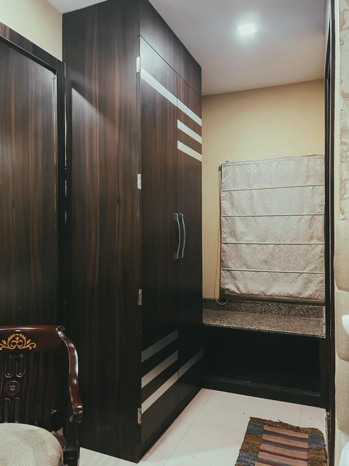 ורנאסי Hotel S L E Residency מראה חיצוני תמונה