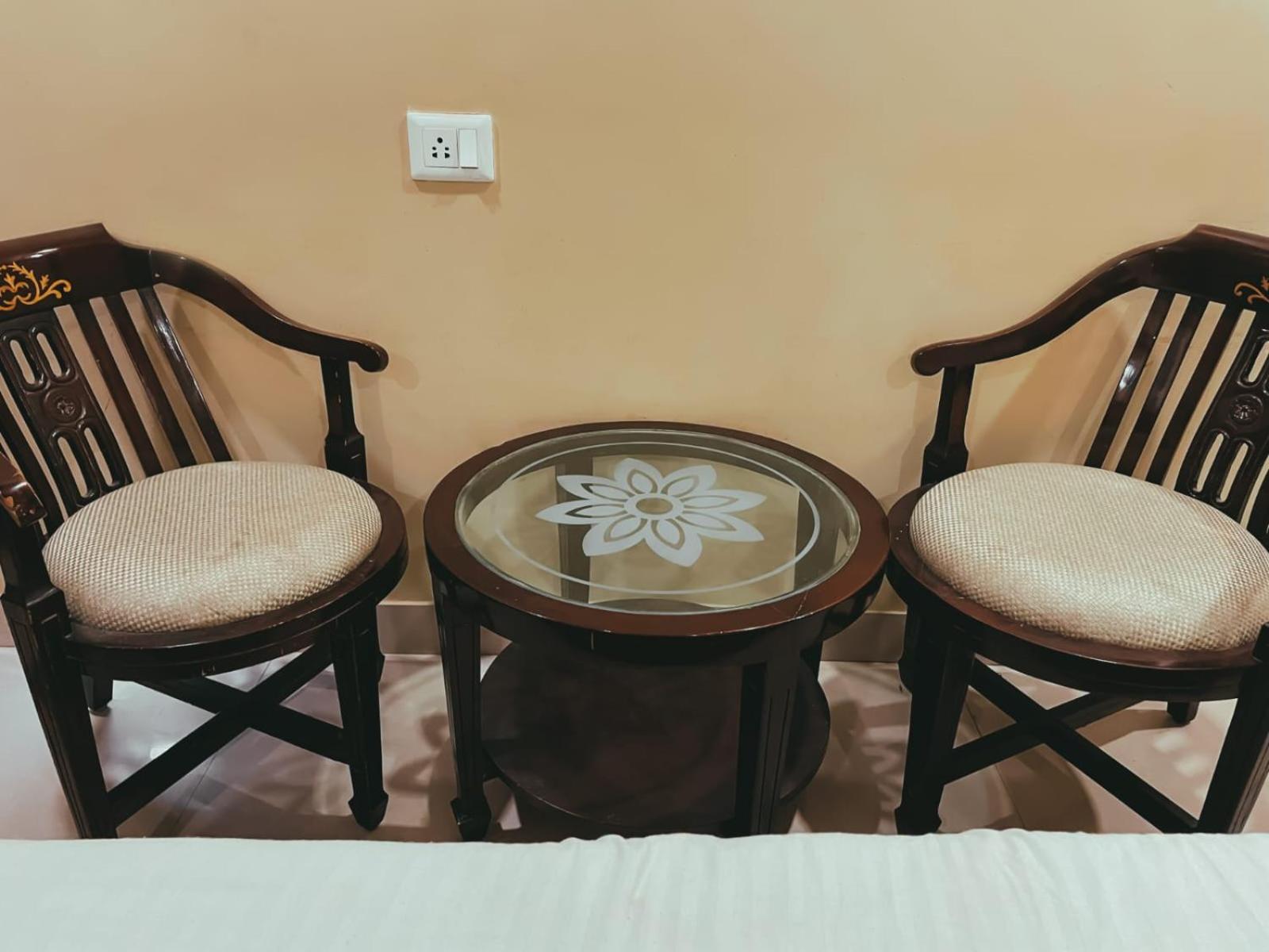 ורנאסי Hotel S L E Residency מראה חיצוני תמונה