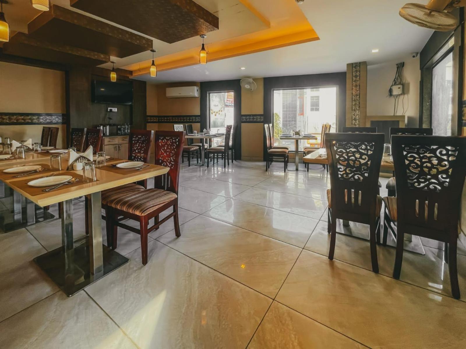 ורנאסי Hotel S L E Residency מראה חיצוני תמונה