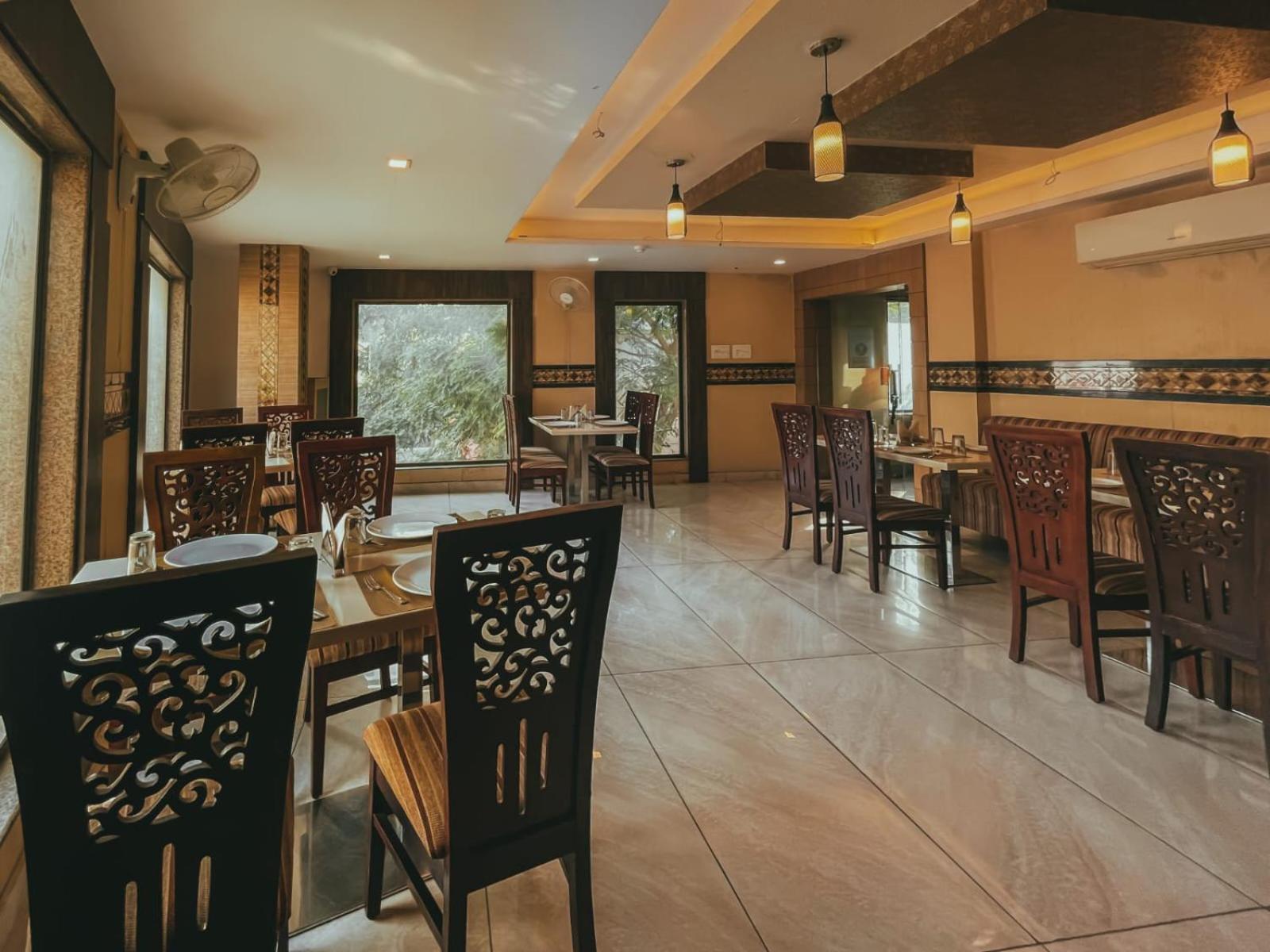 ורנאסי Hotel S L E Residency מראה חיצוני תמונה
