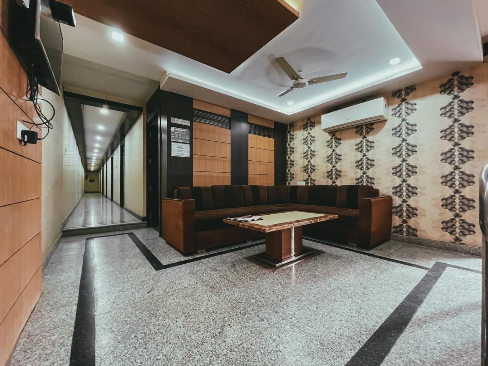 ורנאסי Hotel S L E Residency מראה חיצוני תמונה