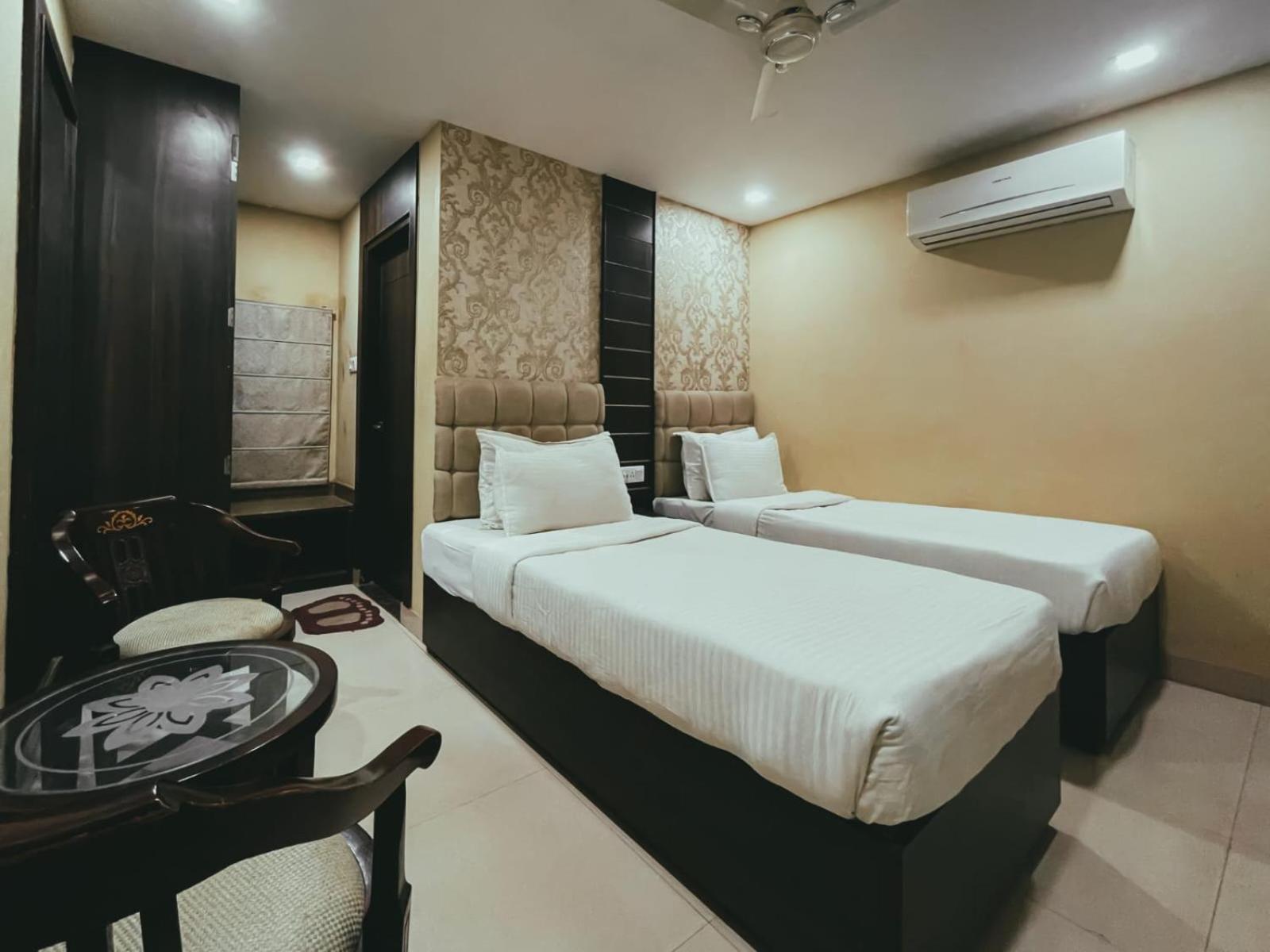 ורנאסי Hotel S L E Residency מראה חיצוני תמונה