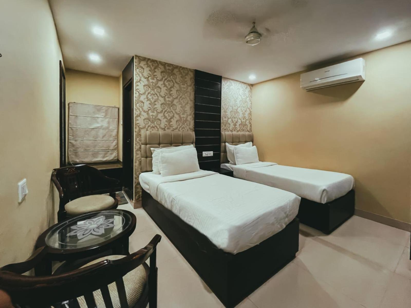 ורנאסי Hotel S L E Residency מראה חיצוני תמונה