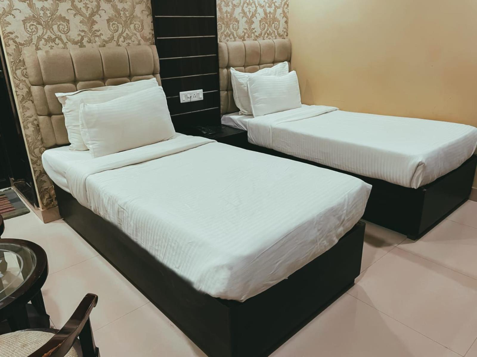 ורנאסי Hotel S L E Residency מראה חיצוני תמונה