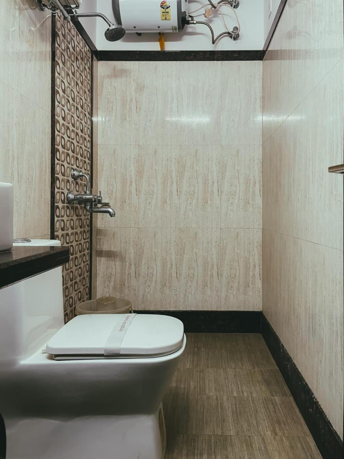 ורנאסי Hotel S L E Residency מראה חיצוני תמונה